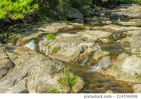 The clear stream with potholes in Kasagi Town, Kyoto Prefecture, Nunome River The clear stream with potholes in Kasagi Town, Kyoto Prefecture, Nunome River 114556006