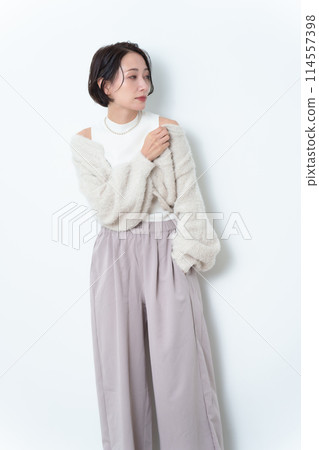 Short hair female fashion model Short hair female fashion model 114557398