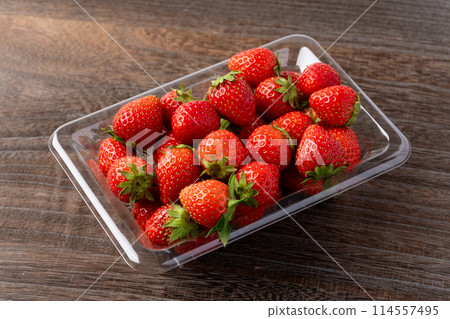 Packed strawberries 114557495
