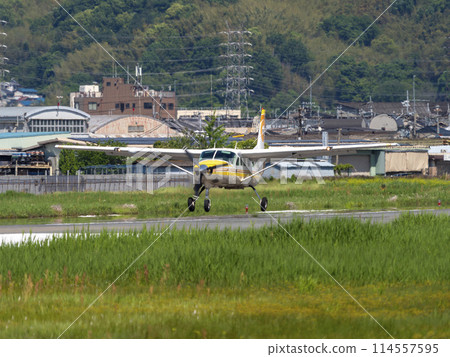 A plane landing at Yao Airport A plane landing at Yao Airport 114557595