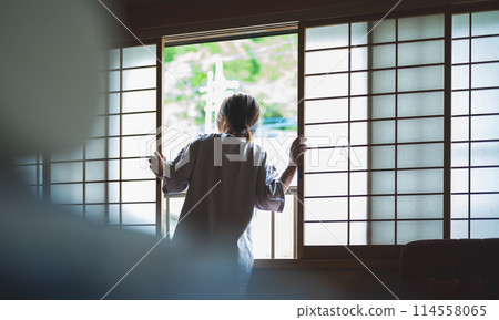 Japanese-style women 114558065