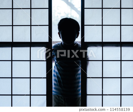 Child peeking 114558139
