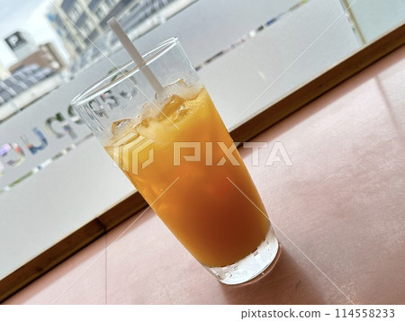 清爽的橘子汁 114558233