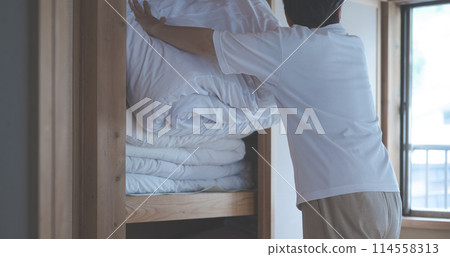 蒲團和衣櫃 114558313
