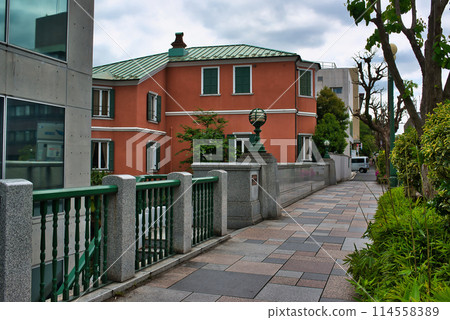 Tokyo: Scenery of the old Yamate-dori street, Saigo Bridge and residential area under a cloudy sky 114558389