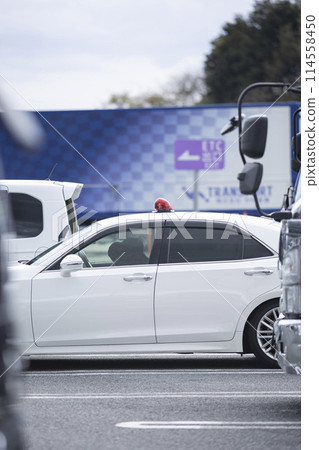 高速公路服務區蒙面警車 114558450