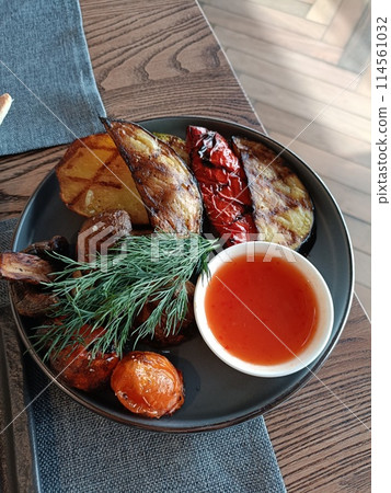 Barbecu grill sauce food  114561032