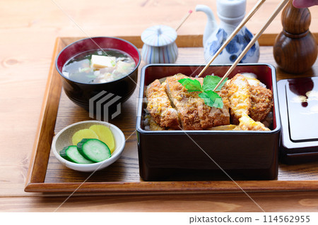 而且沉重 而且沉重 114562955