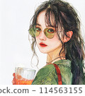 Woman in sunglasses drinking juice 114563155