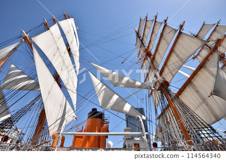 Minato Mirai's Nippon Maru with a sail 114564340