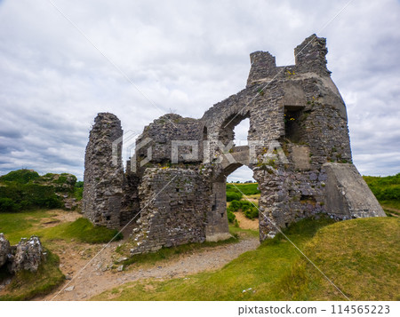 Remains of an ancient hilltop castle (Pennard, Wales, UK) 114565223