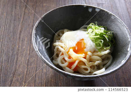 Udon noodles topped with soft-boiled egg 114566523