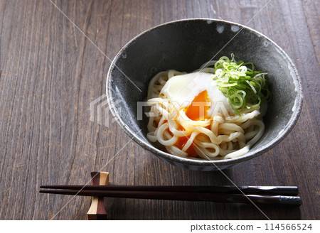 Udon noodles topped with soft-boiled egg 114566524