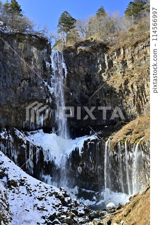 View of Kegon Falls in Nikko in winter from the observation deck 114566997