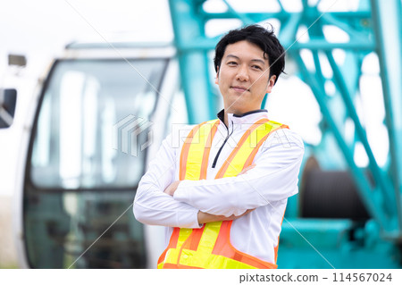 工人在建築工地工作 工人在建築工地工作 114567024