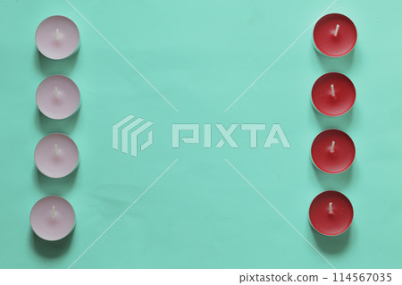 Decorative candles arranged in a row. On a mint background. 114567035