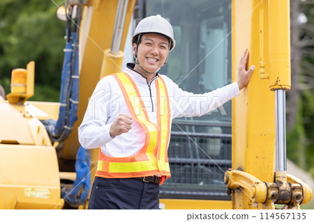 Man operating a crane 114567135