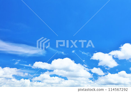 夏天藍天和雲彩 夏天藍天和雲彩 114567292