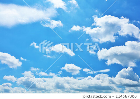 夏天藍天和雲彩 夏天藍天和雲彩 114567306