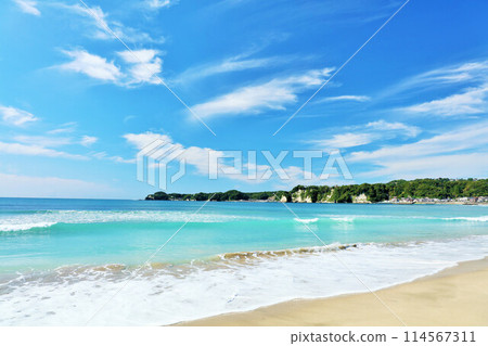 Katsuura in summer, Chiba Prefecture, blue sky and sea 114567311