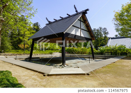 彌彥神社符合日本相撲聯盟道標標準的正式相撲台(新潟縣彌彥村彌彥) 彌彥神社符合日本相撲聯盟道標標準的正式相撲台(新潟縣彌彥村彌彥) 114567975