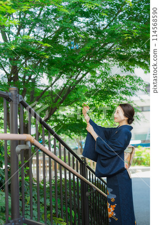 穿著和服來訪的女人 穿著和服來訪的女人 114568590