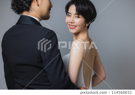 穿著婚紗的女人 穿著婚紗的女人 114568652