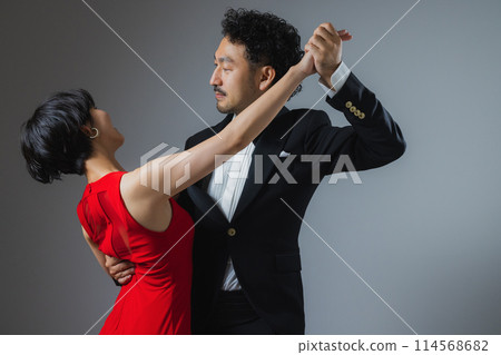 Ballroom dancing  114568682