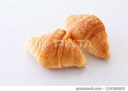 Mini croissant 114568805