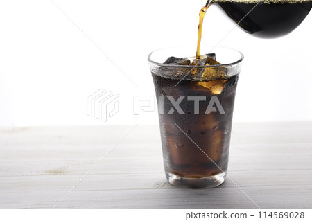 Iced coffee (white background) 114569028