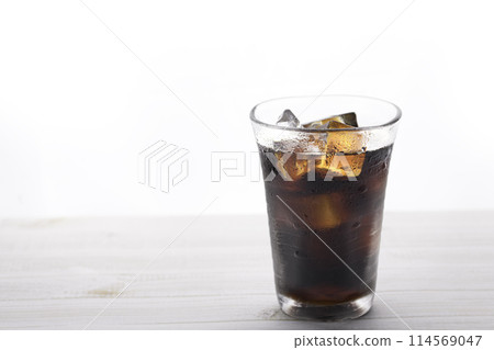Iced coffee (white background) 114569047