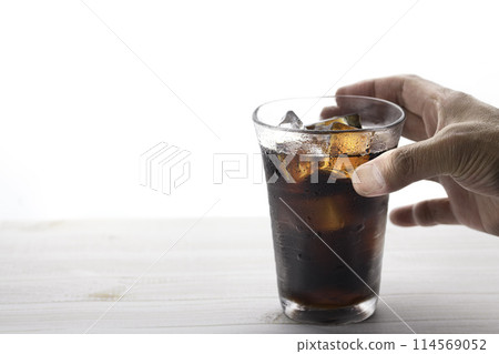 Iced coffee (white background) 114569052