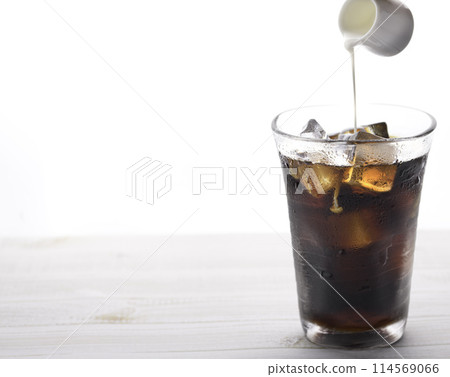 Iced coffee (white background) 114569066