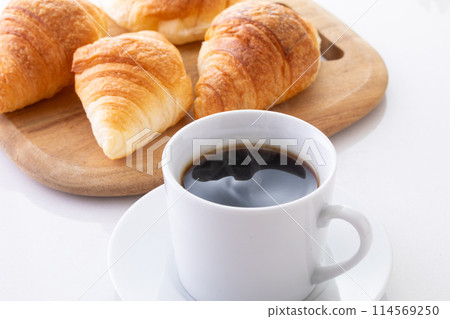 Hot coffee and mini croissants 114569250