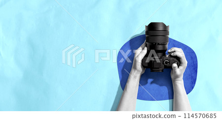 Person holding a SLR camera 114570685