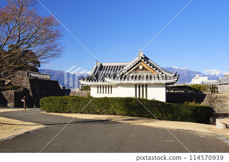 山梨縣甲府市甲府城的陽光明媚的冬天 山梨縣甲府市甲府城的陽光明媚的冬天 114570939