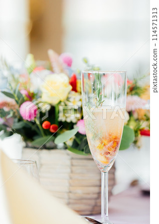 Wedding reception toast 114571313