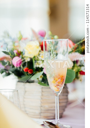 Wedding reception toast 114571314