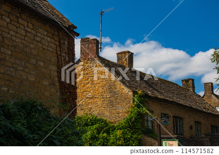 A view of the Cotswolds, a beautiful suburb of England 114571582