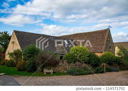 A view of the Cotswolds, a beautiful suburb of England 114571702