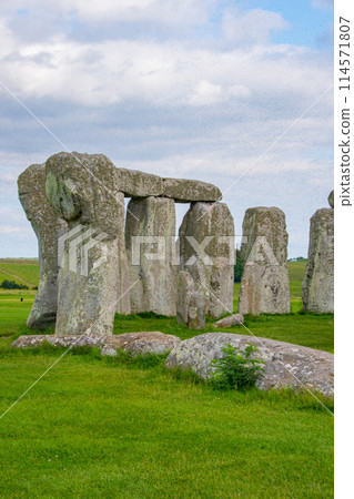 Stonehenge, a World Heritage Site on the outskirts of London 114571807
