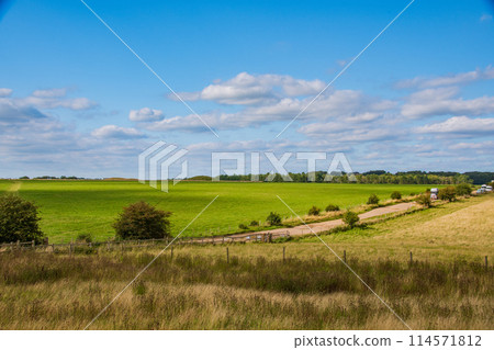 Stonehenge, a World Heritage Site on the outskirts of London 114571812