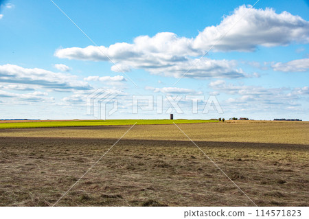 Stonehenge, a World Heritage Site on the outskirts of London 114571823