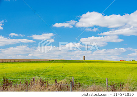 Stonehenge, a World Heritage Site on the outskirts of London 114571830