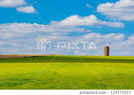 Stonehenge, a World Heritage Site on the outskirts of London 114571831