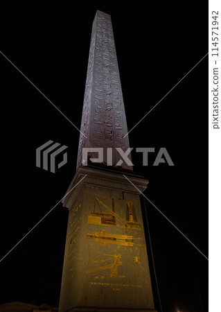 Night cityscape of Paris, France 114571942
