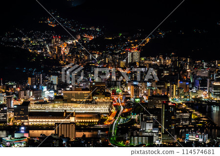 從稻佐山展望台看到的長崎市夜景【長崎市】 114574681