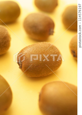 A lot of kiwi fruit lined up A lot of kiwi fruit lined up 114576197