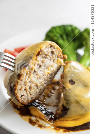 漢堡牛排配上乳酪 114576321