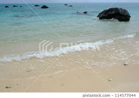 Sandy beach and heart rock at Ibaruma Beach, Ishigaki Island Sandy beach and heart rock at Ibaruma Beach, Ishigaki Island 114577044